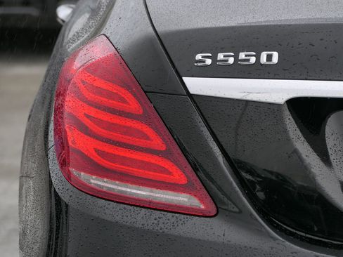 Used 2017 Mercedes-Benz S 550 Sedan image 4