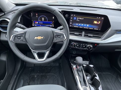 New 2026 Chevrolet Trax LT w/ Sunroof Package FWD image 12