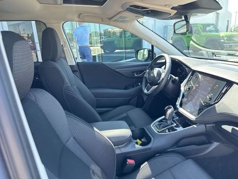 Used 2025 Subaru Outback Premium AWD/4WD image 19