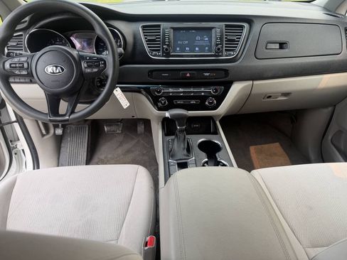 Used 2019 Kia Sedona L FWD image 11