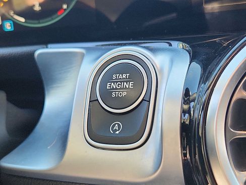Used 2022 Mercedes-Benz GLB 250 4MATIC image 23