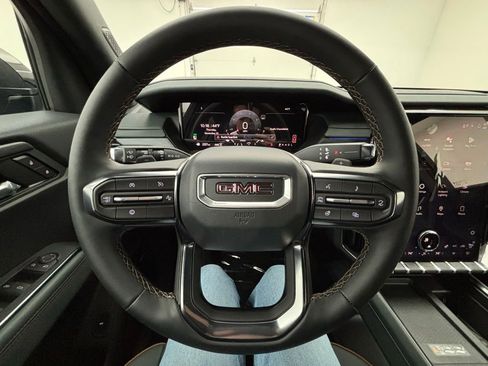 New 2025 GMC Acadia AT4 image 21