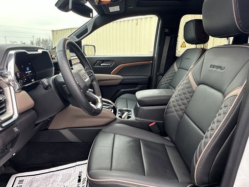 Used 2025 GMC Canyon Denali image 19