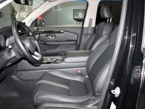 Used 2023 Honda Pilot Touring image 13