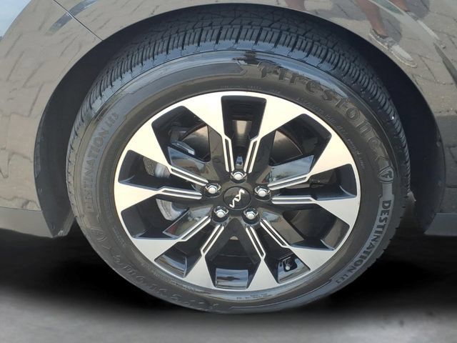 Used 2024 Kia Carnival EX FWD image 17