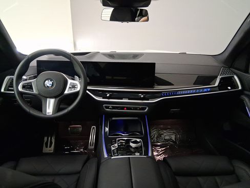 Used 2024 BMW X7 xDrive40i w/ M Sport Package AWD/4WD image 17