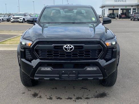 Used 2024 Toyota Tacoma TRD Off-Road image 2