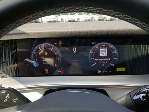 New 2025 Volkswagen Tiguan SE image 15