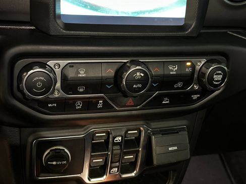 Used 2023 Jeep Wrangler Unlimited Sport AWD/4WD image 18