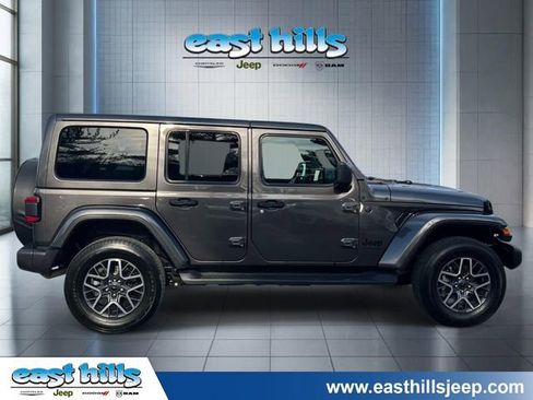 Used 2025 Jeep Wrangler Unlimited Sahara w/ Safety Group AWD/4WD image 8
