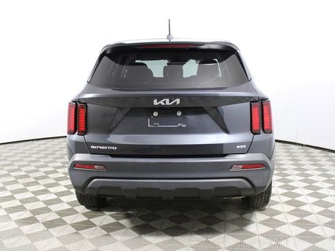 Used 2023 Kia Sorento LX image 32