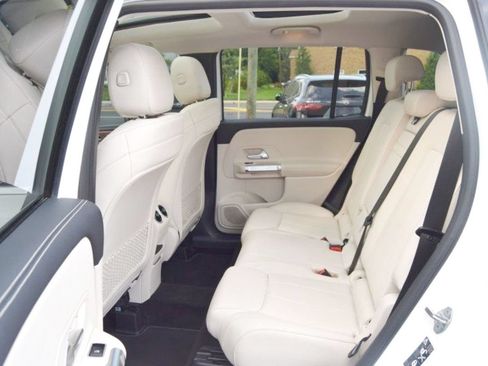 Used 2020 Mercedes-Benz GLB 250 4MATIC w/ Premium Package image 27