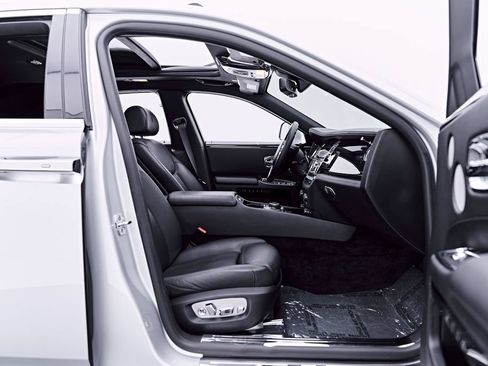 Used 2015 Rolls-Royce Ghost RWD image 38