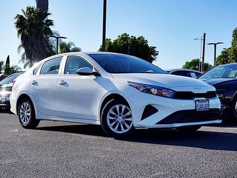 Used 2023 Kia Forte LX FWD image 2