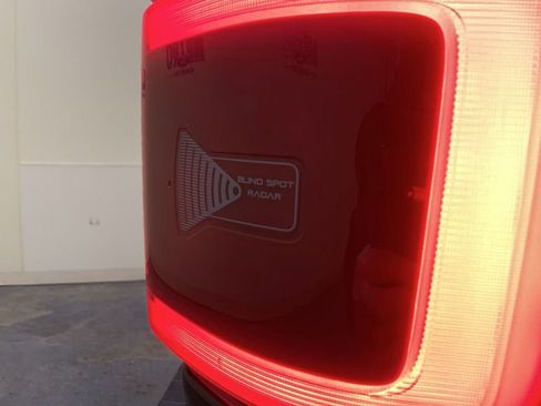 Used 2018 Ford F150 Lariat w/ Equipment Group 502A Luxury AWD/4WD image 18