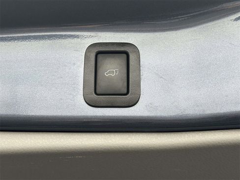 Used 2019 Toyota Highlander Limited image 9