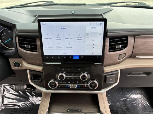 Used 2024 Ford Expedition Limited RWD image 22