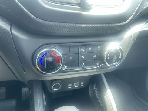 Used 2023 Chevrolet TrailBlazer LT FWD image 25