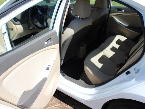 Used 2013 Hyundai Accent GLS image 25