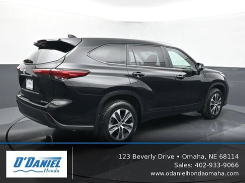 Used 2023 Toyota Highlander XLE AWD/4WD image 6