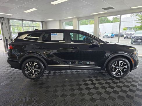 Used 2023 Kia Sportage EX FWD image 2