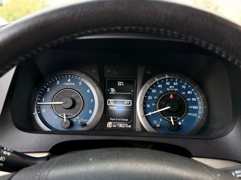 Used 2017 Toyota Sienna XLE Premium image 32