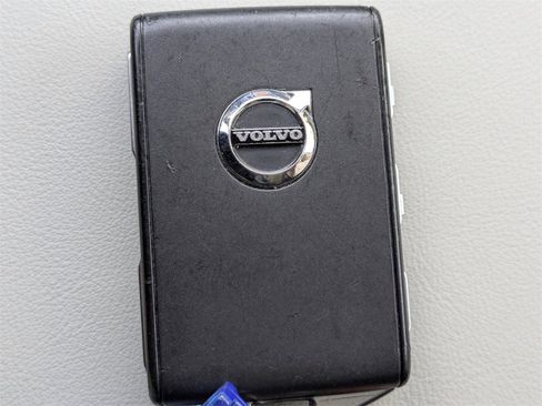 Certified 2024 Volvo XC90 T8 Plus w/ Protection Package Premier image 32