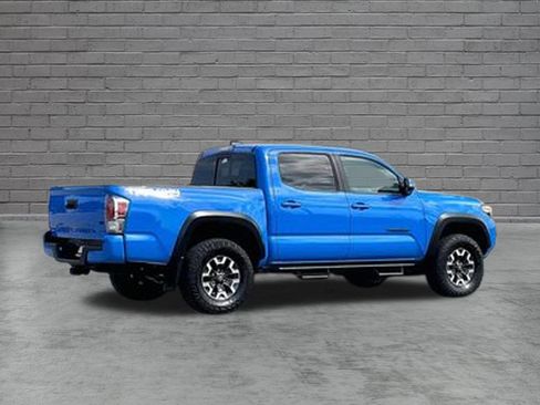 Used 2021 Toyota Tacoma TRD Off-Road w/ TRD Premium Off Road Package AWD/4WD image 2