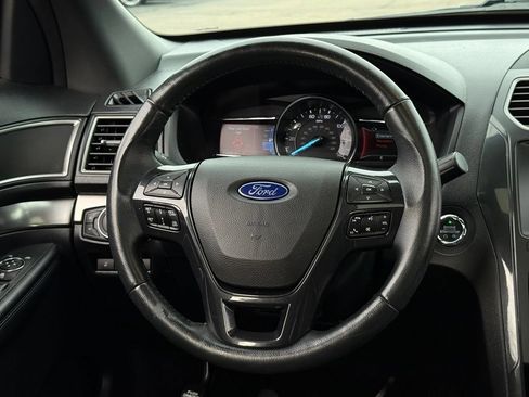 Used 2019 Ford Explorer XLT w/ Equipment Group 202A AWD/4WD image 8