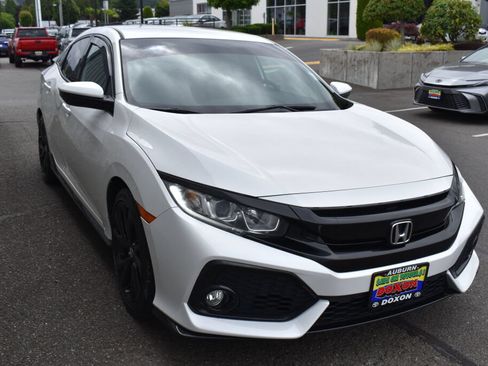 Used 2017 Honda Civic Sport image 3