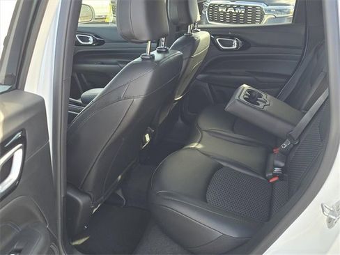 New 2026 Jeep Compass Latitude image 5