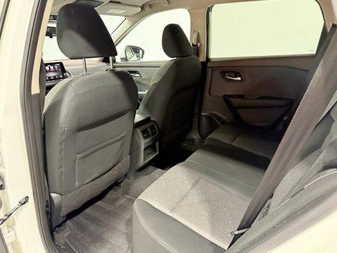 Used 2022 Nissan Rogue SV image 31