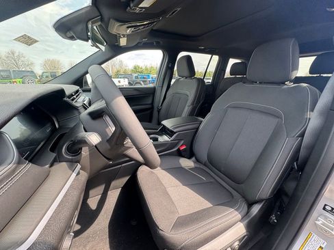 New 2026 Jeep Grand Cherokee Laredo AWD/4WD image 10