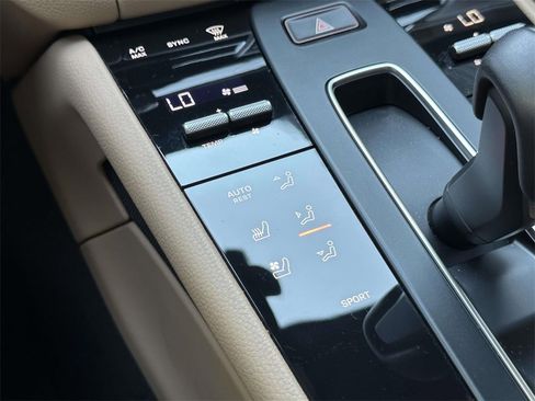 Used 2025 Porsche Macan image 29