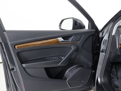 Used 2024 Audi Q5 e Premium w/ Convenience Package image 21