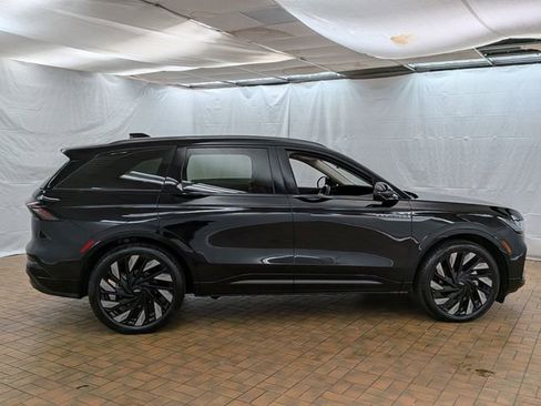 Used 2025 Lincoln Nautilus Reserve w/ Jet Appearance Package image 10