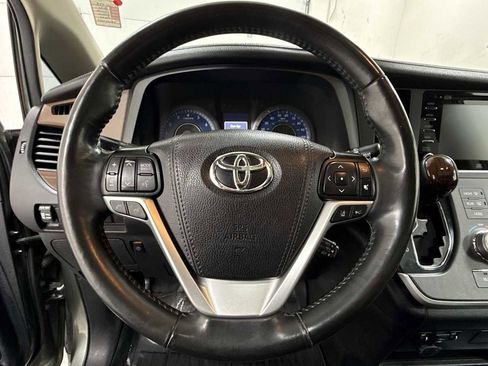 Certified 2020 Toyota Sienna Limited Premium image 16