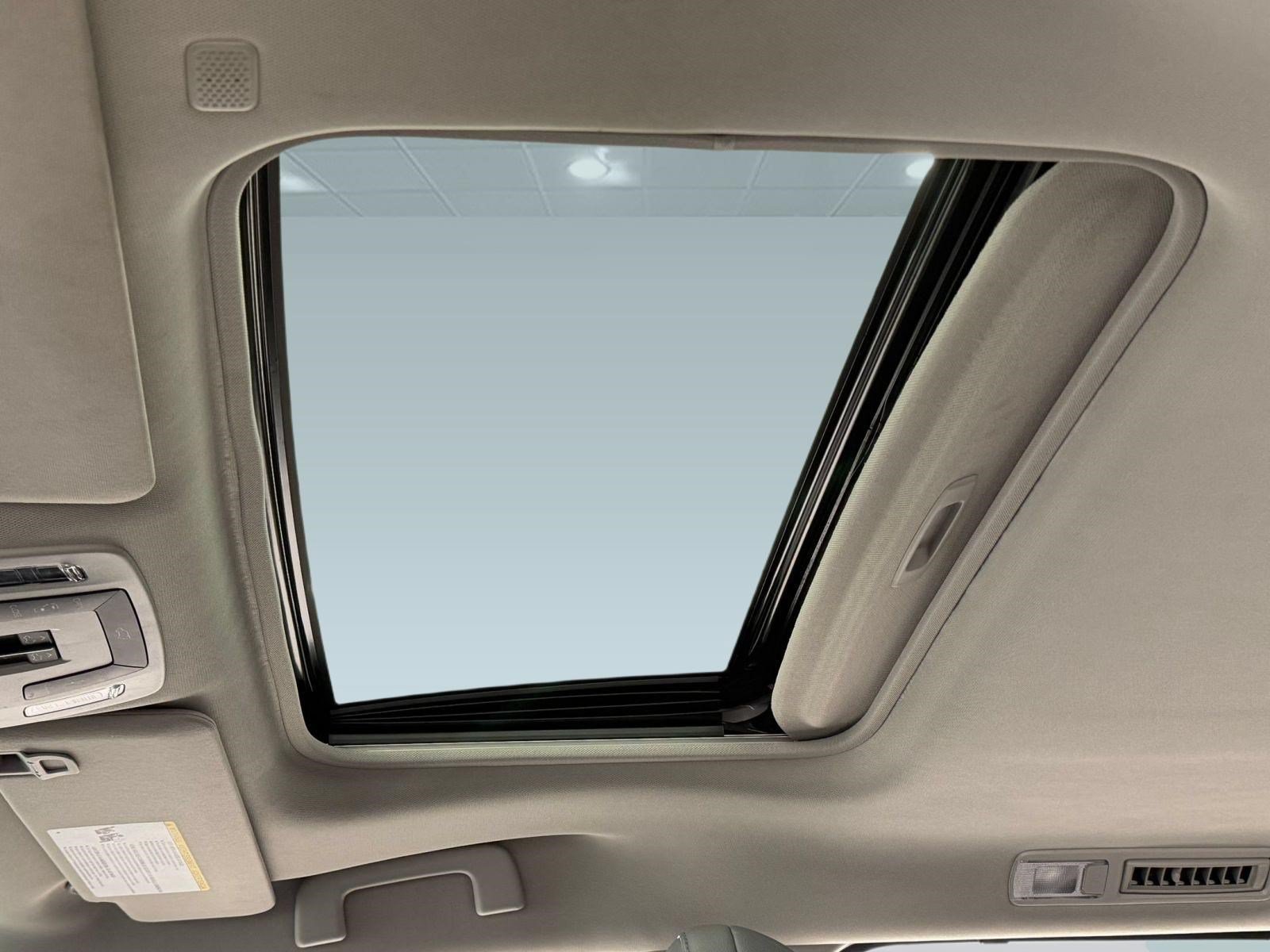 Used 2024 Toyota Sienna XLE FWD image 24
