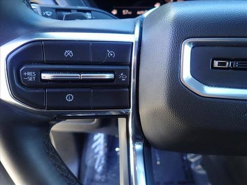 Used 2025 GMC Yukon XL Denali AWD/4WD image 16
