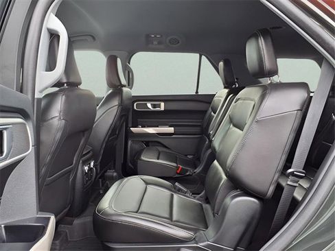 Used 2023 Ford Explorer XLT w/ Equipment Group 202A image 13