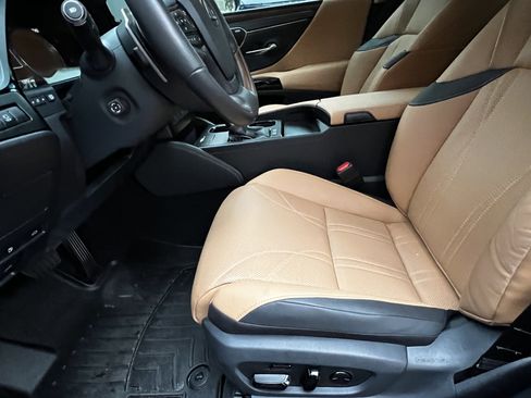 Certified 2024 Lexus ES 300h Ultra Luxury image 17