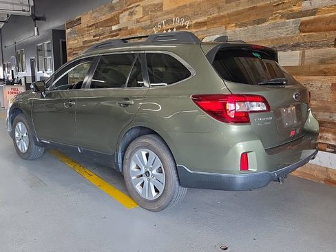 Used 2017 Subaru Outback 2.5i Premium AWD/4WD image 4