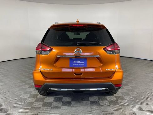 Used 2018 Nissan Rogue SV w/ Premium Package AWD/4WD image 14