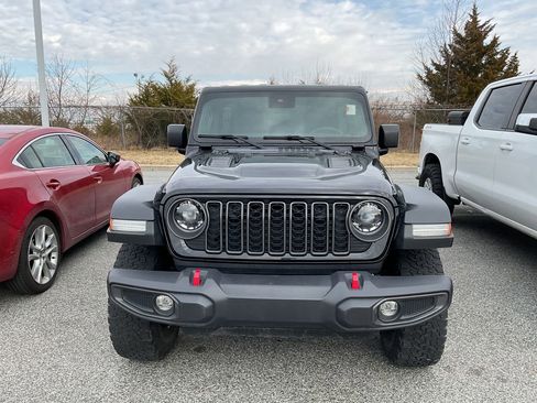 Used 2024 Jeep Wrangler Unlimited Rubicon image 3