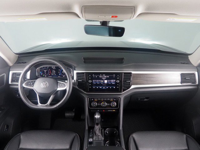 Used 2022 Volkswagen Atlas FWD SE V6 w/ Technology image 3