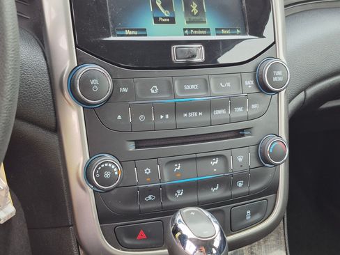 Used 2015 Chevrolet Malibu LT FWD image 22