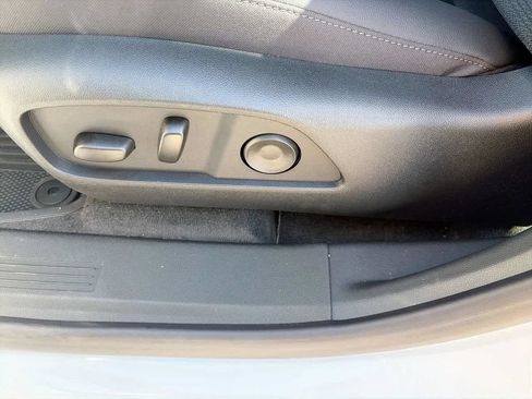 New 2026 Chevrolet Equinox LT w/ Convenience Package II FWD image 16
