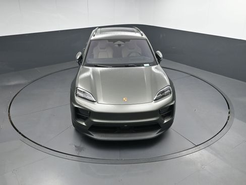 Certified 2025 Porsche Macan 4 Electric image 42