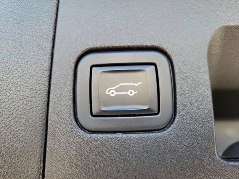 Certified 2022 Cadillac XT5 Premium Luxury w/ LPO, Floor Liner Package FWD image 8