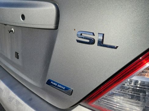 Used 2012 Nissan Versa SL w/ SL Tech Pkg image 8